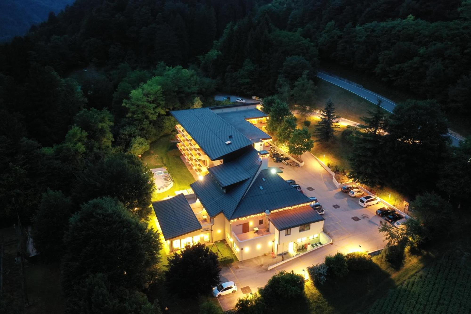 Vital Hotel Flora Comano Terme Esterno foto