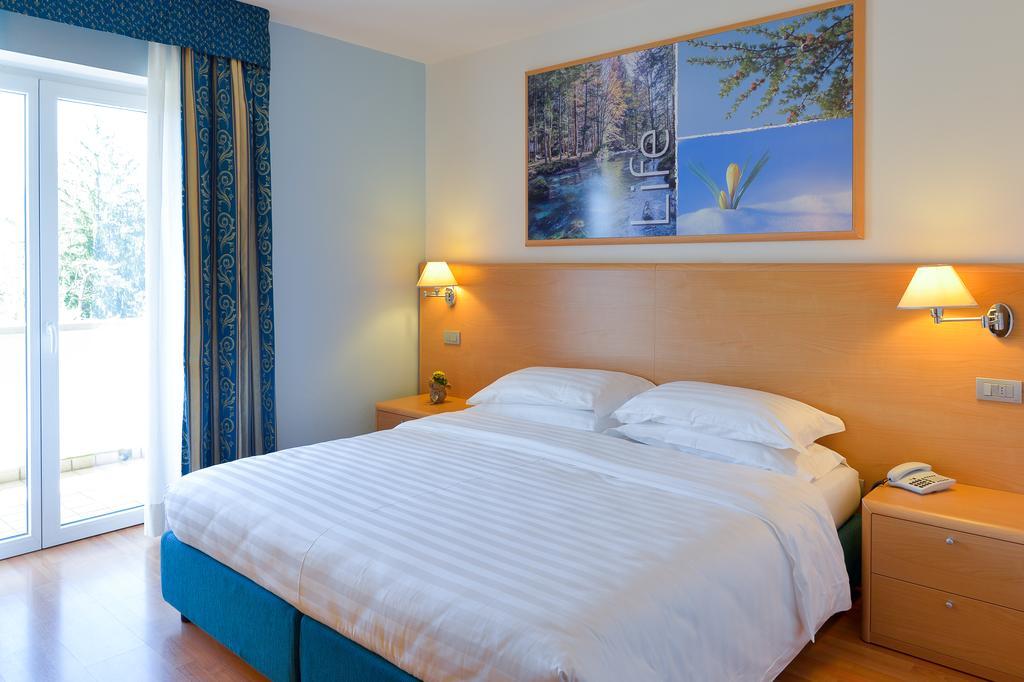Vital Hotel Flora Comano Terme Esterno foto
