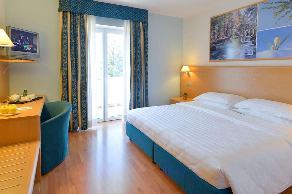 Vital Hotel Flora Comano Terme Esterno foto