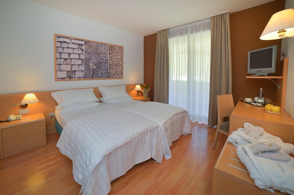 Vital Hotel Flora Comano Terme Esterno foto