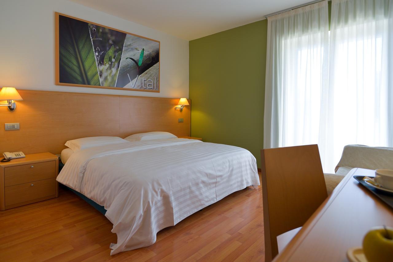 Vital Hotel Flora Comano Terme Esterno foto