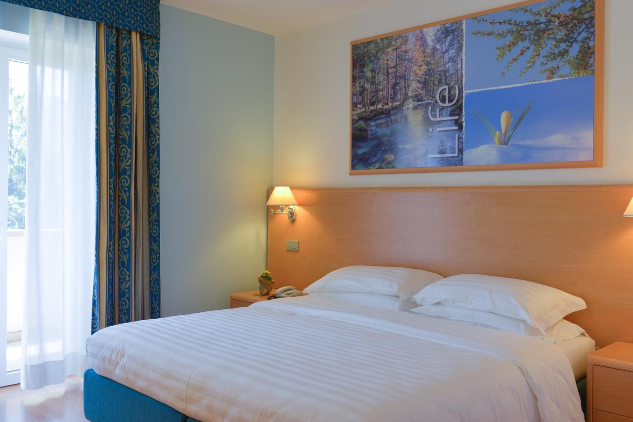 Vital Hotel Flora Comano Terme Esterno foto