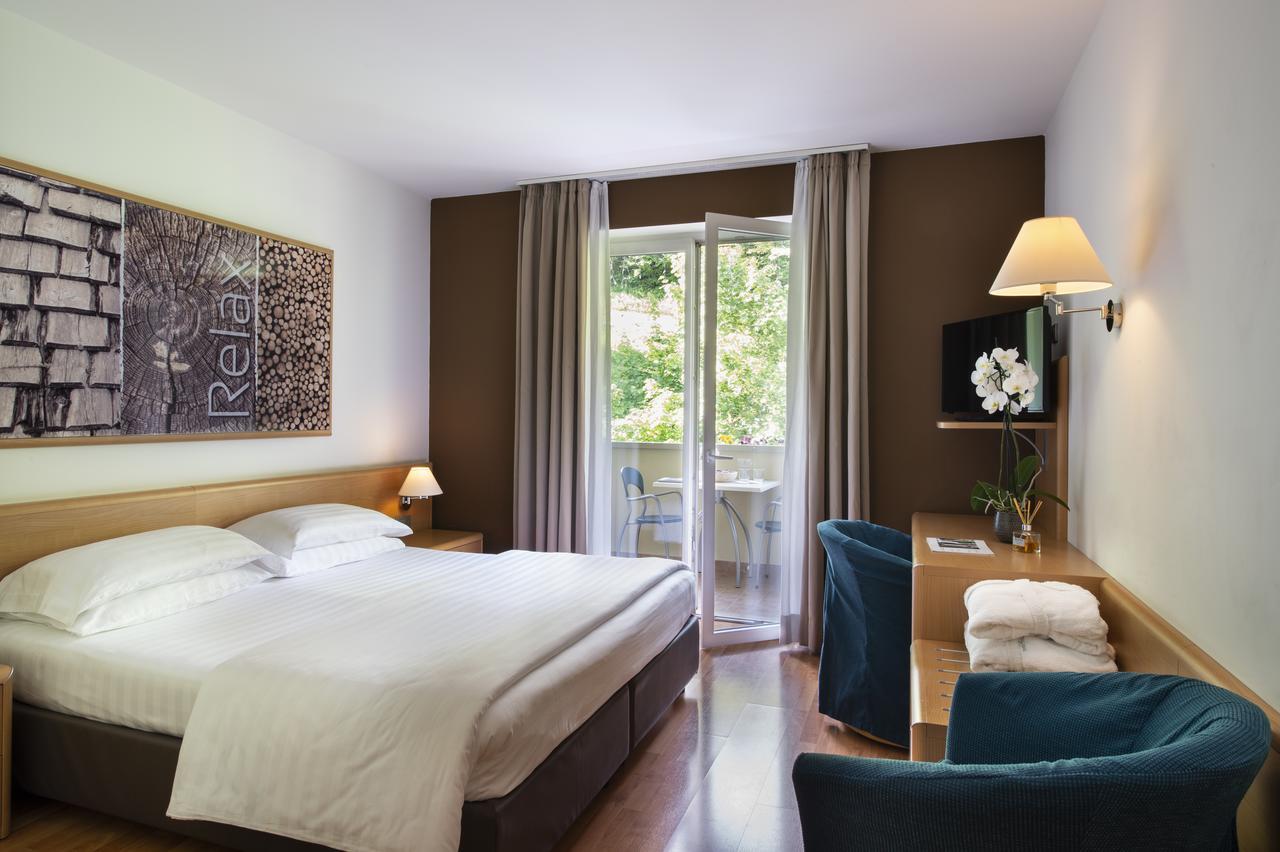 Vital Hotel Flora Comano Terme Esterno foto